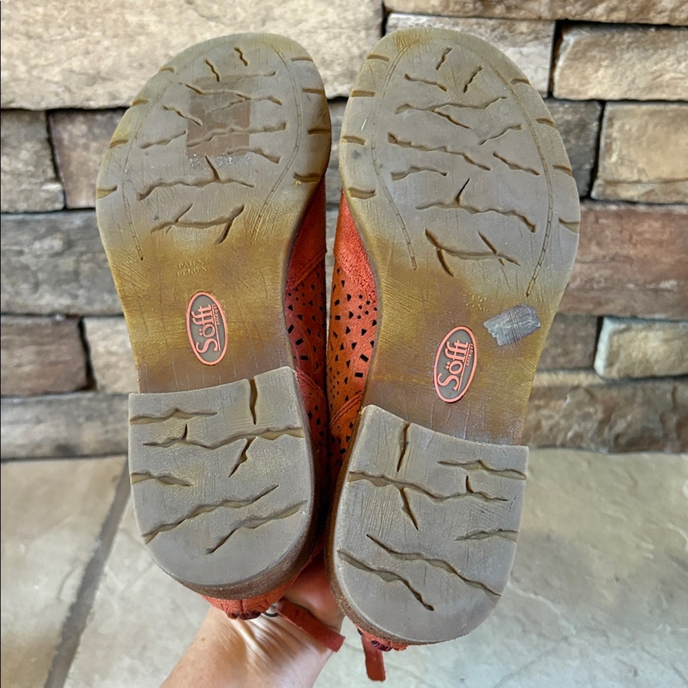Sofft sz 7.5 burnt orange suede booties with cut out details - Picture 9 of 11